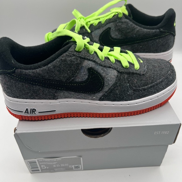 Brand new in box Nike Air Force 1 LV8 - Picture 1 of 5